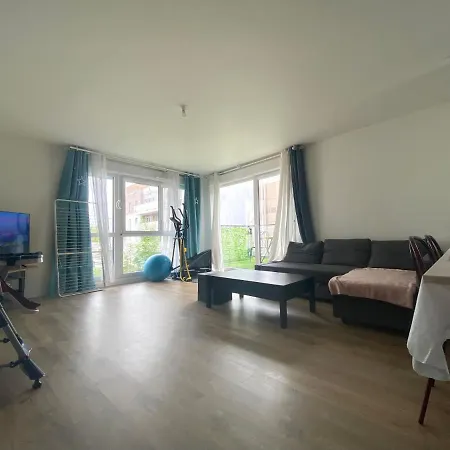 Chambre Dans Logement Neuf, Paris, Disney, Centrex Homestay *