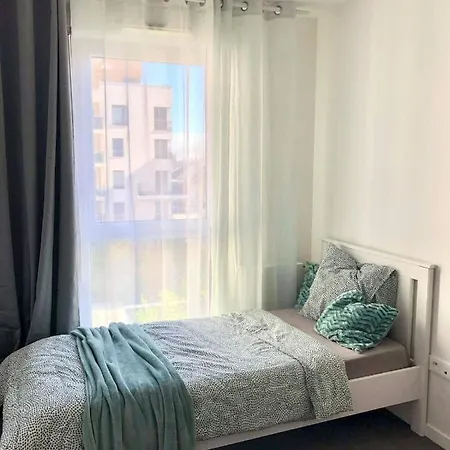 Chambre Dans Logement Neuf, Paris, Disney, Centrex Homestay *